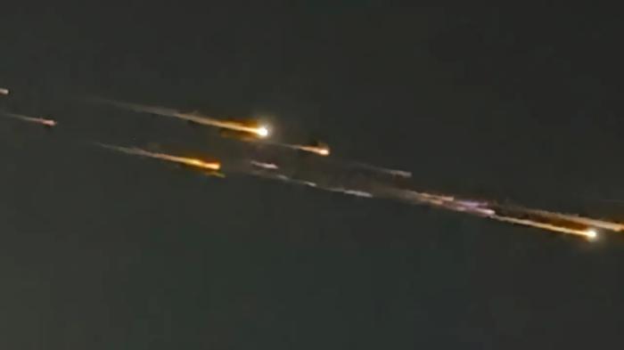 
                                                                                                                                                                                                                                                                                                                                                                            Загадочные объекты в небе сняли на видео в Астане: угрозы нет, заявили в Минобороны
                                                            