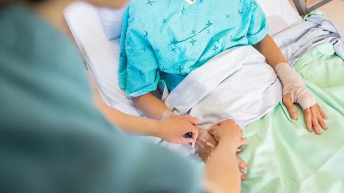 Ребёнку ампутировали ноги после ДТП в Астане: девочку выписали из больницы
Ребёнку ампутировали ноги после ДТП в Астане: девочку выписали из больницы