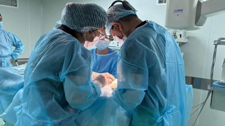 В Алматы хирурги установили кардиостимулятор новорождённому весом полтора килограмма
В Алматы хирурги установили кардиостимулятор новорождённому весом полтора килограмма