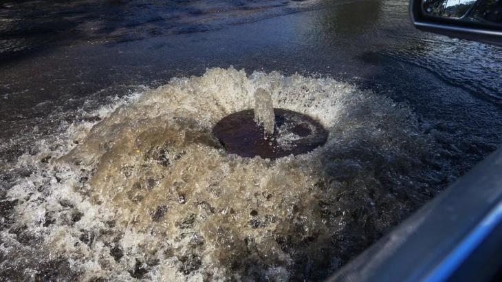 Трубопровод прорвало вблизи AlmaU
Трубопровод прорвало вблизи AlmaU