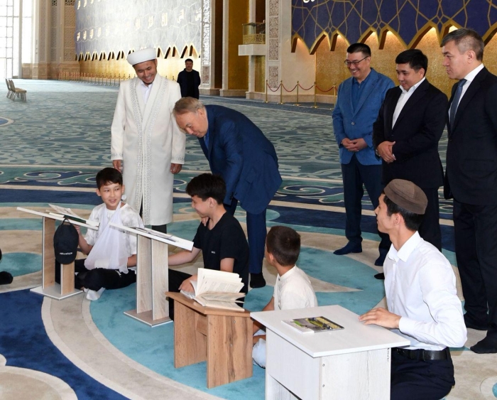 
                                                                                                                                                                                                                                                                                                                                                                                                                                                                                                                                                                                                                                                                                                                                         Совершил дуа за благополучие страны: Нурсултан Назарбаев посетил главную мечеть Астаны
                                                            