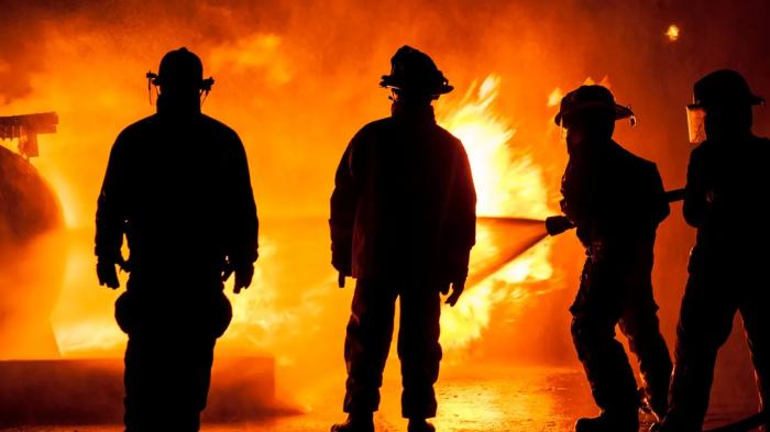 
                                                                                                                                                                                                                                                                                                                                                                                                                                                                                                                                                                                                                                                                                                                                        Трое спасателей пострадали при тушении пожара на рынке "Биг Шанхай" в Астане
                                                            