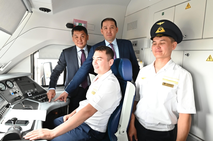 
                                                                                                                                                                                                                                                                                                                                                                                                                                                                                                                                                                                                                    Экспресс-поезд в Боровое начал курсировать из Астаны: как он выглядит и сколько стоит билет
                                                            