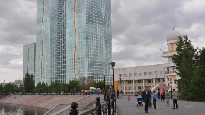 Дорогу внутри Центрального парка временно закроют в Астане
Дорогу внутри Центрального парка временно закроют в Астане