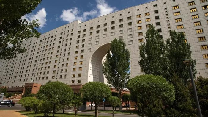 Астанада 24 жастағы жігіт министрліктер үйіне өрт қойды: тергеу басталды
Астанада 24 жастағы жігіт министрліктер үйіне өрт қойды: тергеу басталды