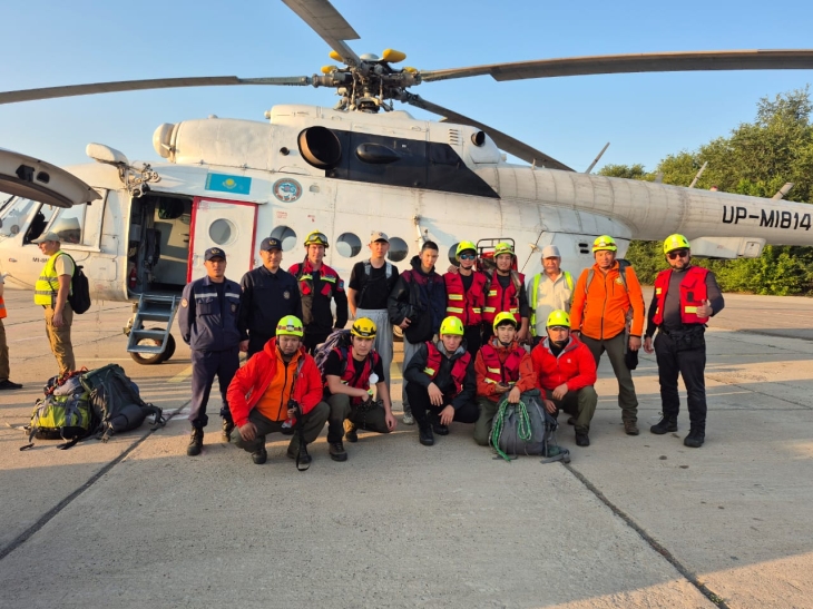 Спасение в горах Алматы: подростка, упавшего с 15-метровой высоты, эвакуировали на вертолёте
Спасение в горах Алматы: подростка, упавшего с 15-метровой высоты, эвакуировали на вертолёте