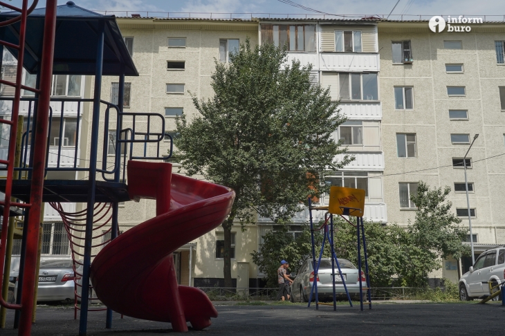 Миллиарды на покраску фасадов в Алматы: дома до и после реставрации глазами фотокорреспондента Informburo
Миллиарды на покраску фасадов в Алматы: дома до и после реставрации глазами фотокорреспондента Informburo