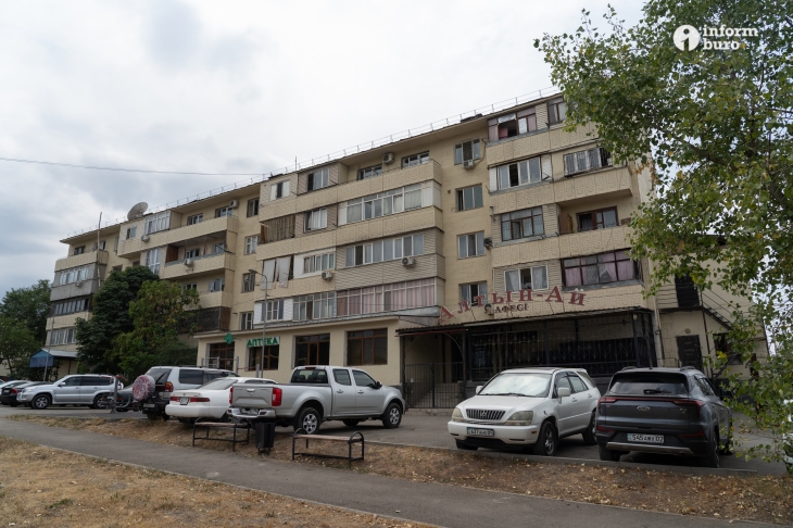 Миллиарды на покраску фасадов в Алматы: дома до и после реставрации глазами фотокорреспондента Informburo
Миллиарды на покраску фасадов в Алматы: дома до и после реставрации глазами фотокорреспондента Informburo