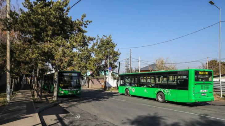 Четыре автобусных маршрута временно изменили схемы движения в Алматы
Четыре автобусных маршрута временно изменили схемы движения в Алматы