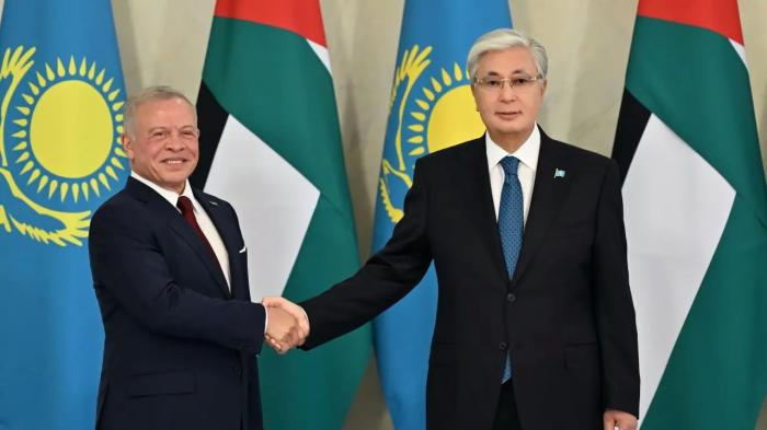 "Есть ряд интересных тем". Токаев провёл переговоры с королём Иордании
"Есть ряд интересных тем". Токаев провёл переговоры с королём Иордании