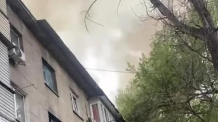 Крыша четырёхэтажного дома загорелась в Жетысуском районе Алматы
Крыша четырёхэтажного дома загорелась в Жетысуском районе Алматы