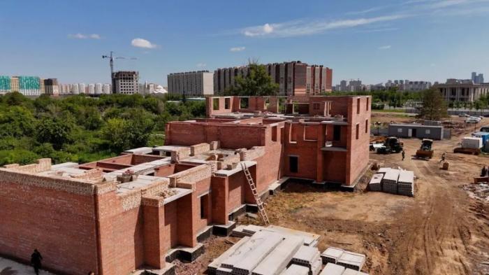 Руководителя компании, строившей снесённый в июне ЖК, арестовали в Астане
Руководителя компании, строившей снесённый в июне ЖК, арестовали в Астане