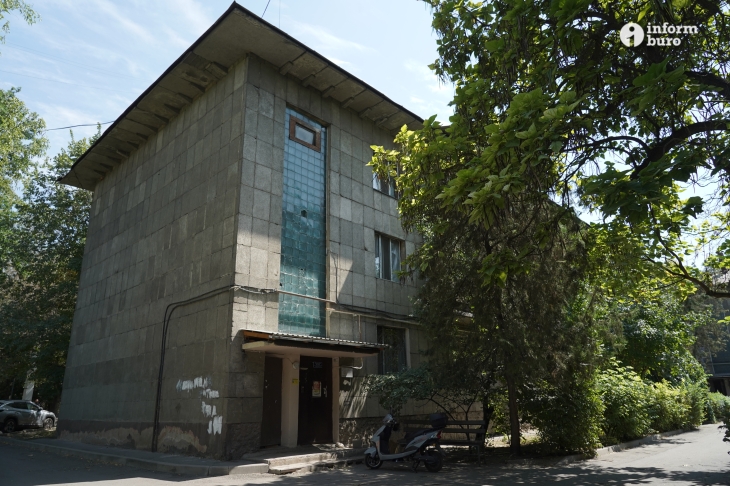 Миллиарды на покраску фасадов в Алматы: дома до и после реставрации глазами фотокорреспондента Informburo
Миллиарды на покраску фасадов в Алматы: дома до и после реставрации глазами фотокорреспондента Informburo