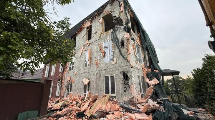 
                                                                                                                                                                                                                                                        Алматыда ірі құрылыс нысаны бұзылып жатыр
                                                            