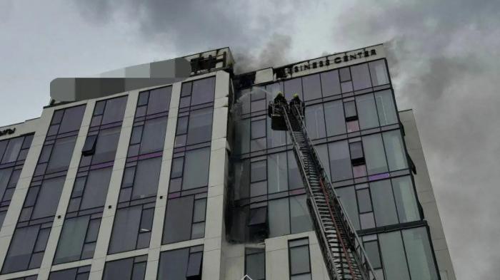 10-этажный бизнес-центр горел в Астане
10-этажный бизнес-центр горел в Астане