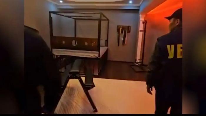 "Извращённые формы досуга". В Астане полиция пресекла деятельность подпольной БДСМ-студии
"Извращённые формы досуга". В Астане полиция пресекла деятельность подпольной БДСМ-студии