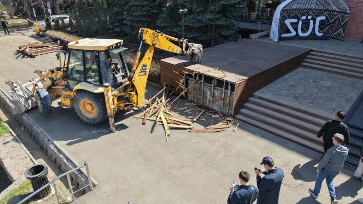 Ещё 64 незаконные постройки в Алматы пойдут под снос
Ещё 64 незаконные постройки в Алматы пойдут под снос