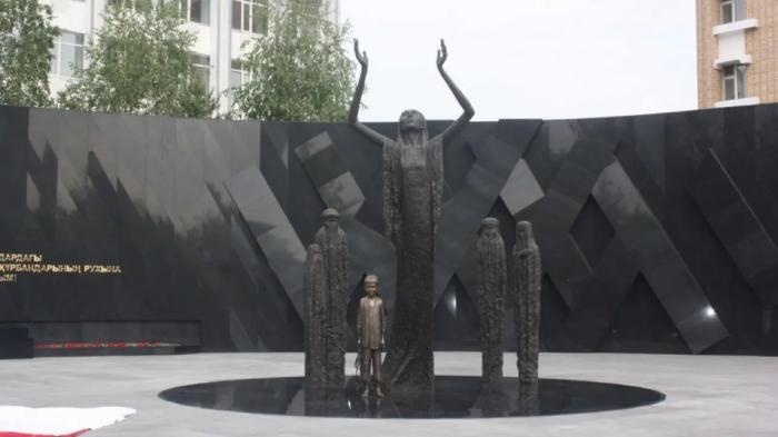 200 мың теңге: Астанада ескерткішті бүлдірген әйел айыппұл арқалады
200 мың теңге: Астанада ескерткішті бүлдірген әйел айыппұл арқалады