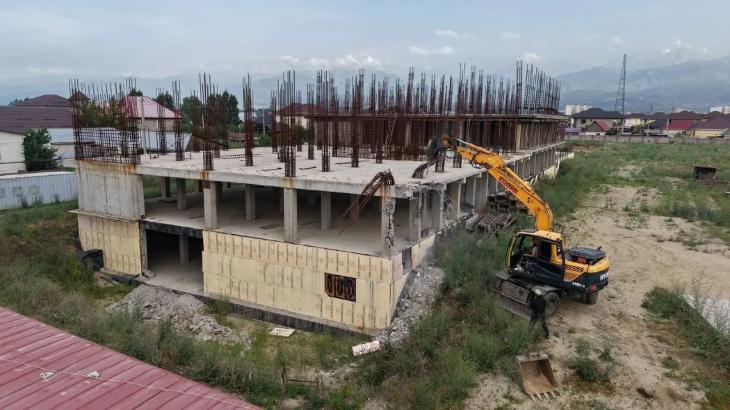 Алматыда жыл басынан бері 33 заңсыз құрылыс нысаны сүрілді
Алматыда жыл басынан бері 33 заңсыз құрылыс нысаны сүрілді