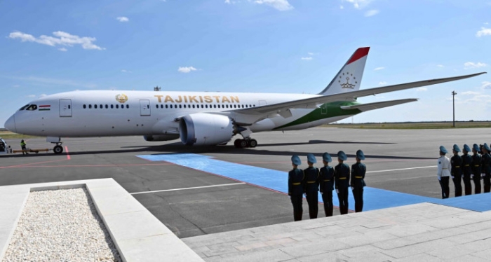 Токаев тепло попрощался с Рахмоном Токаев тепло попрощался с Рахмоном