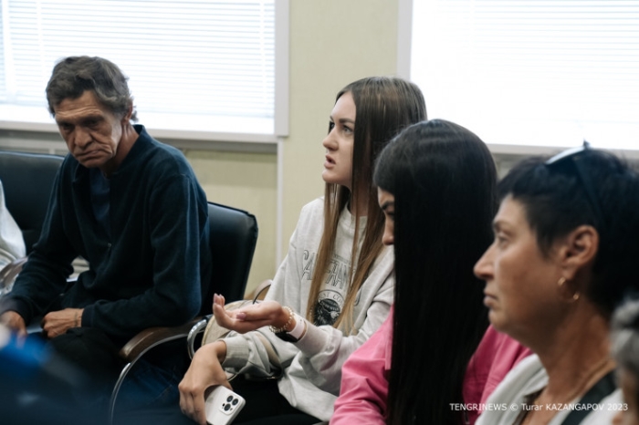 "Не буду обманывать, ваши родственники погибли". О чем говорят родные шахтеров "Казахстанской"