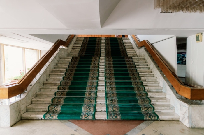 "Внимание, опасная зона!" Что происходит с театрами Алматы