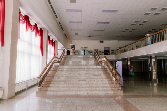 "Внимание, опасная зона!" Что происходит с театрами Алматы