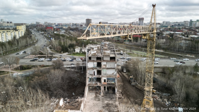 В центре Астаны сносят бывший Дом престарелых: что построят на его месте