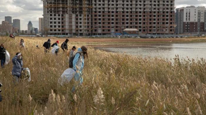
                                                                                                                                                                                                                                                                                                                                                                                                                                                                                                Озеро Талдыколь ещё раз очистили с помощью специальных шаров в Астане
                                                            