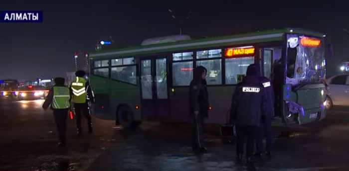 Отец третьего погибшего возле остановки в Алматы: "Сын спас других ценой своей жизни"