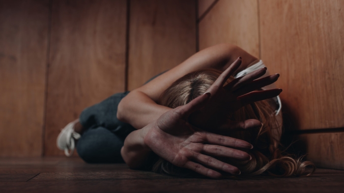 Мужчину, напавшего на женщину при детях, разыскивают в Актау Мужчину, напавшего на женщину при детях, разыскивают в Актау