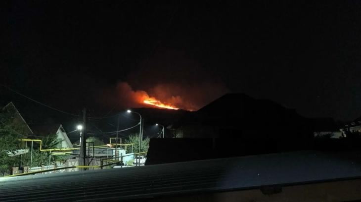 Пожар на горе Кенсай в Алматы: угрозы домам нет, заявили в МЧС
Пожар на горе Кенсай в Алматы: угрозы домам нет, заявили в МЧС