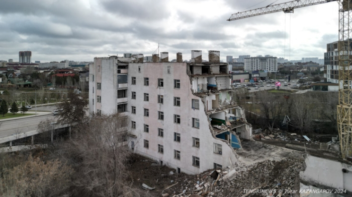 В центре Астаны сносят бывший Дом престарелых: что построят на его месте