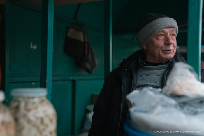 Сделано бабушкой. Кто и почему продает закрутки на улицах Астаны?