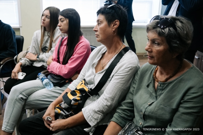 "Не буду обманывать, ваши родственники погибли". О чем говорят родные шахтеров "Казахстанской"