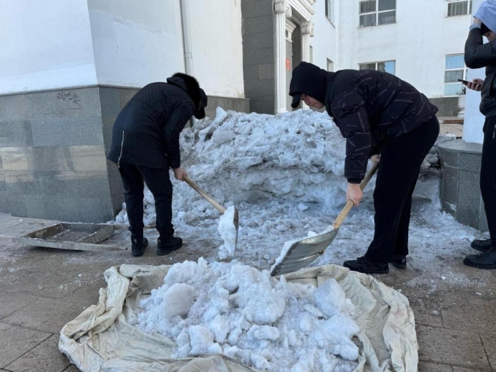 
                                                                                                                                                                                                                                                                                                                                                                                                                                                                День очищения: более 600 деятелей культуры вышли на уборку в Астане
                                                    