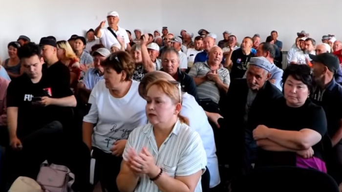 "Мы этими нефтяными долларами сыты. Тут ничего живого не останется!"