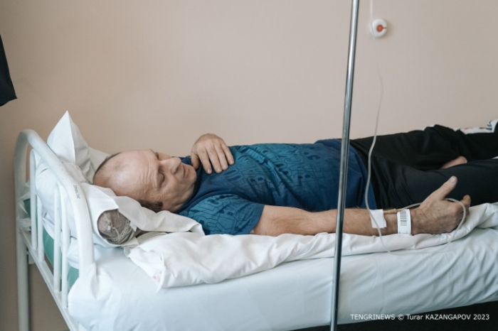 "Не буду обманывать, ваши родственники погибли". О чем говорят родные шахтеров "Казахстанской"