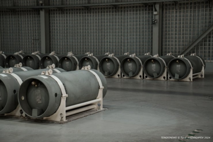 “Это мужская работа“. Кто и зачем в Казахстане делает “урановые“ таблетки