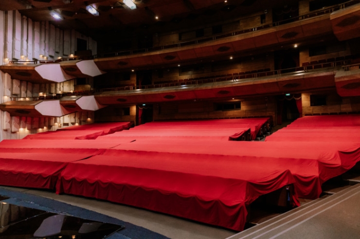 "Внимание, опасная зона!" Что происходит с театрами Алматы