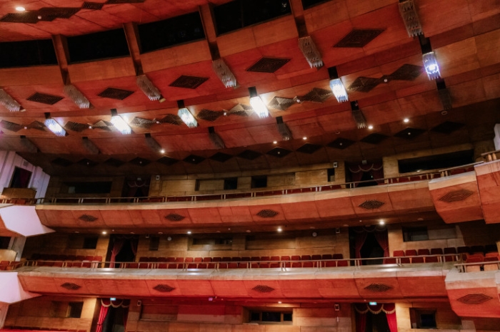 "Внимание, опасная зона!" Что происходит с театрами Алматы