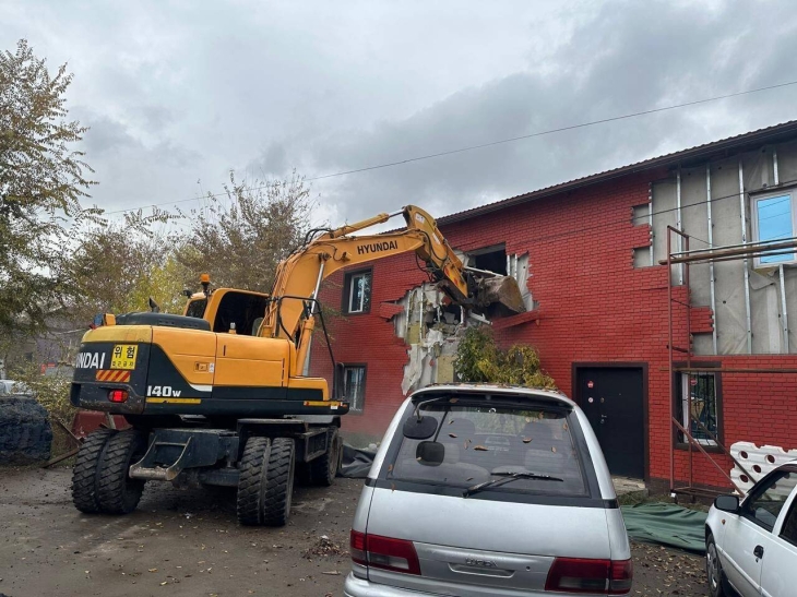 На месте судисполнители: что за строение сносят в Алматы
                                                     
                                                                                                                                                                                                                                                                                                                                                                            На месте судисполнители: что за строение сносят в Алматы