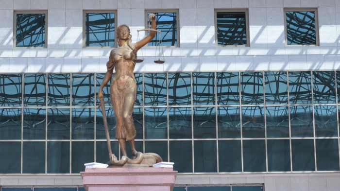 Судью поймали с поличным при получении 2,5 миллиона тенге Судью поймали с поличным при получении 2,5 миллиона тенге