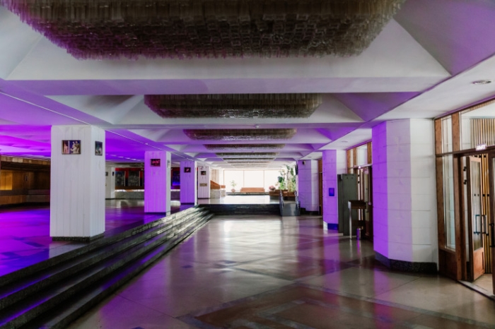 "Внимание, опасная зона!" Что происходит с театрами Алматы