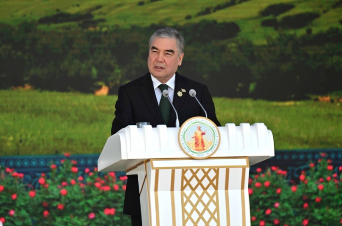 Токаев и Бердымухамедов открыли новый памятник в Ашхабаде Токаев и Бердымухамедов открыли новый памятник в Ашхабаде