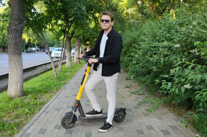 Электросамокаты "захватывают" Казахстан: опасно или удобно?