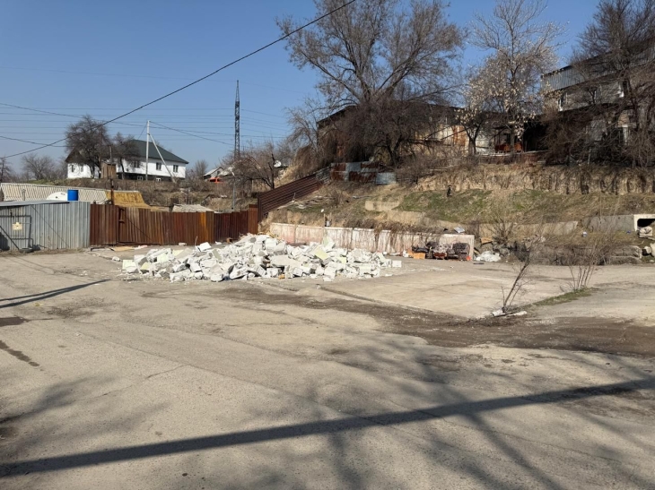 Незаконно возведённую автомойку снесли в Алматы
Незаконно возведённую автомойку снесли в Алматы