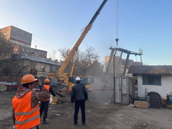 В Алматы снесли незаконное СТО
                                                     
                                                                                                                                                                                                                                                                                                                                                                                                                                                                В Алматы снесли незаконное СТО
