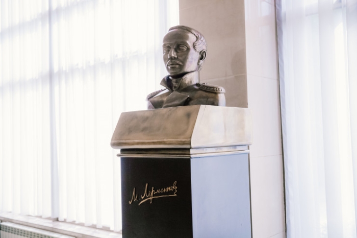 "Внимание, опасная зона!" Что происходит с театрами Алматы