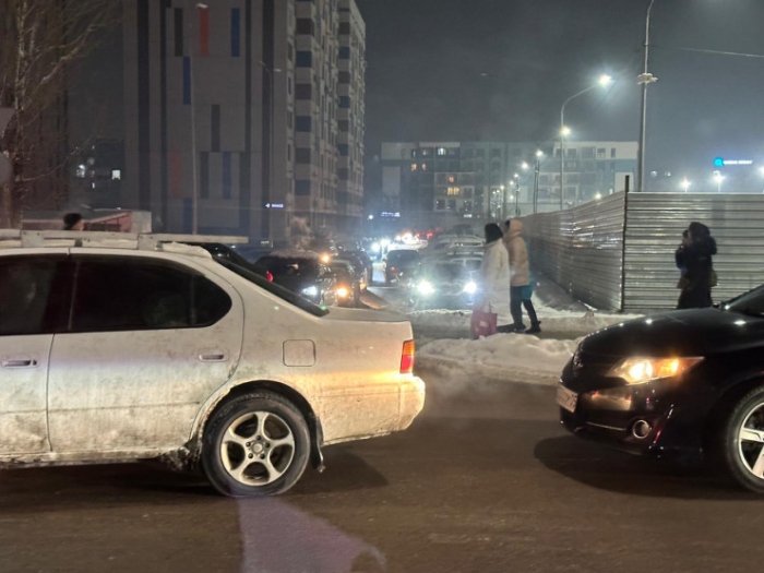 Бессонная ночь. Как алматинцы отреагировали на землетрясение Бессонная ночь. Как алматинцы отреагировали на землетрясение